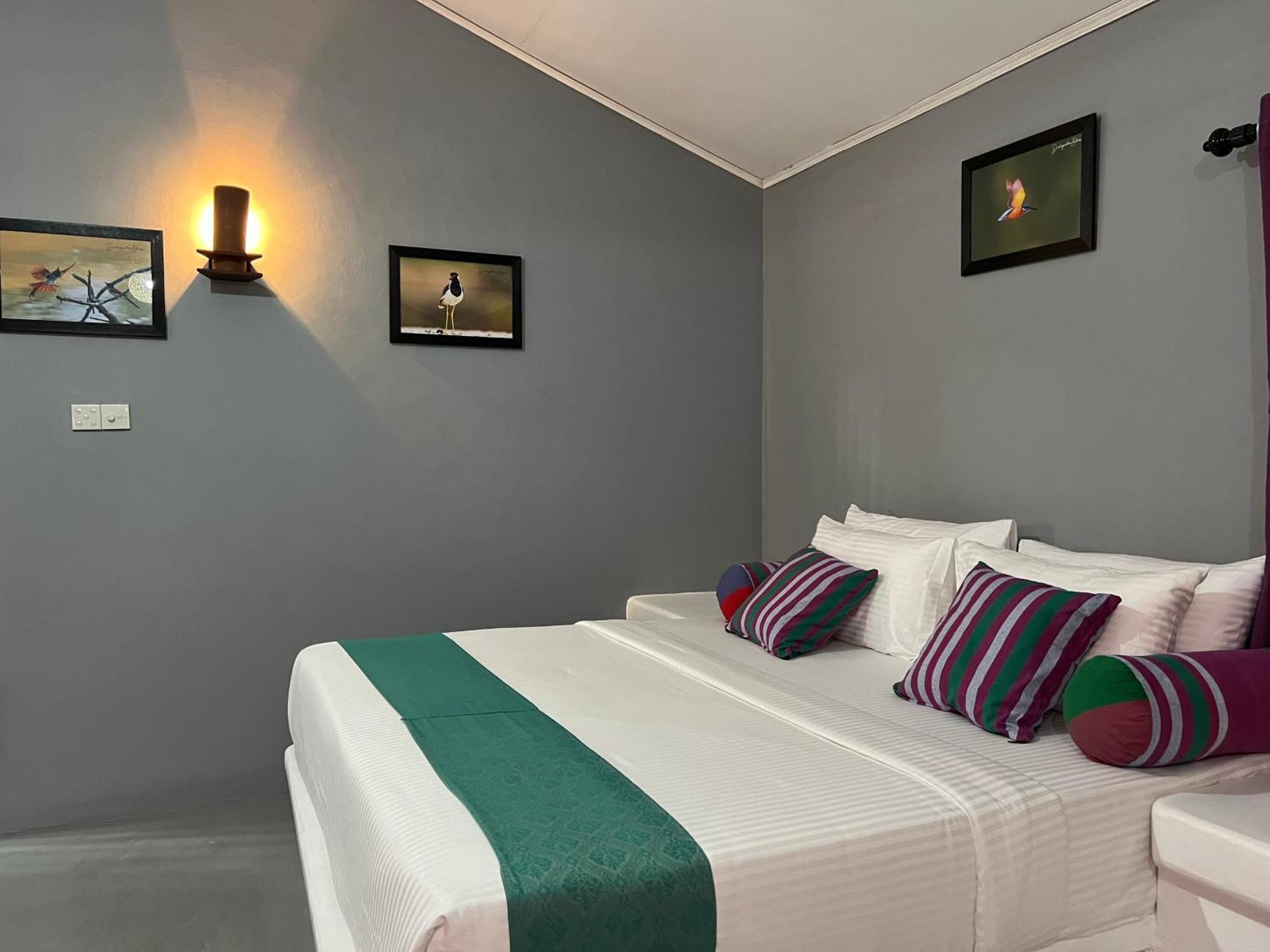 Kingfisher Beach Resort-Yala Кірінда Екстер'єр фото
