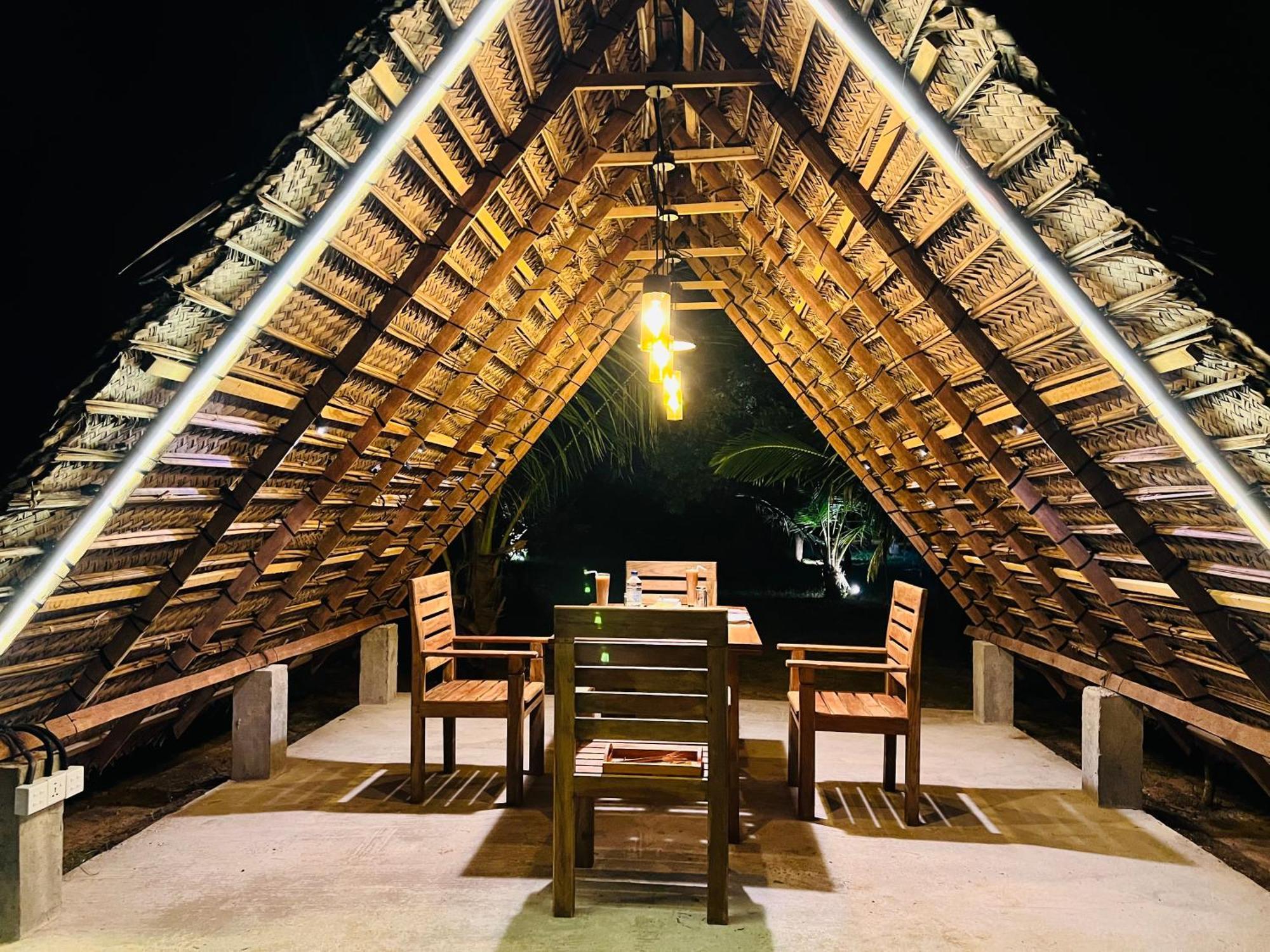 Kingfisher Beach Resort-Yala Кірінда Екстер'єр фото