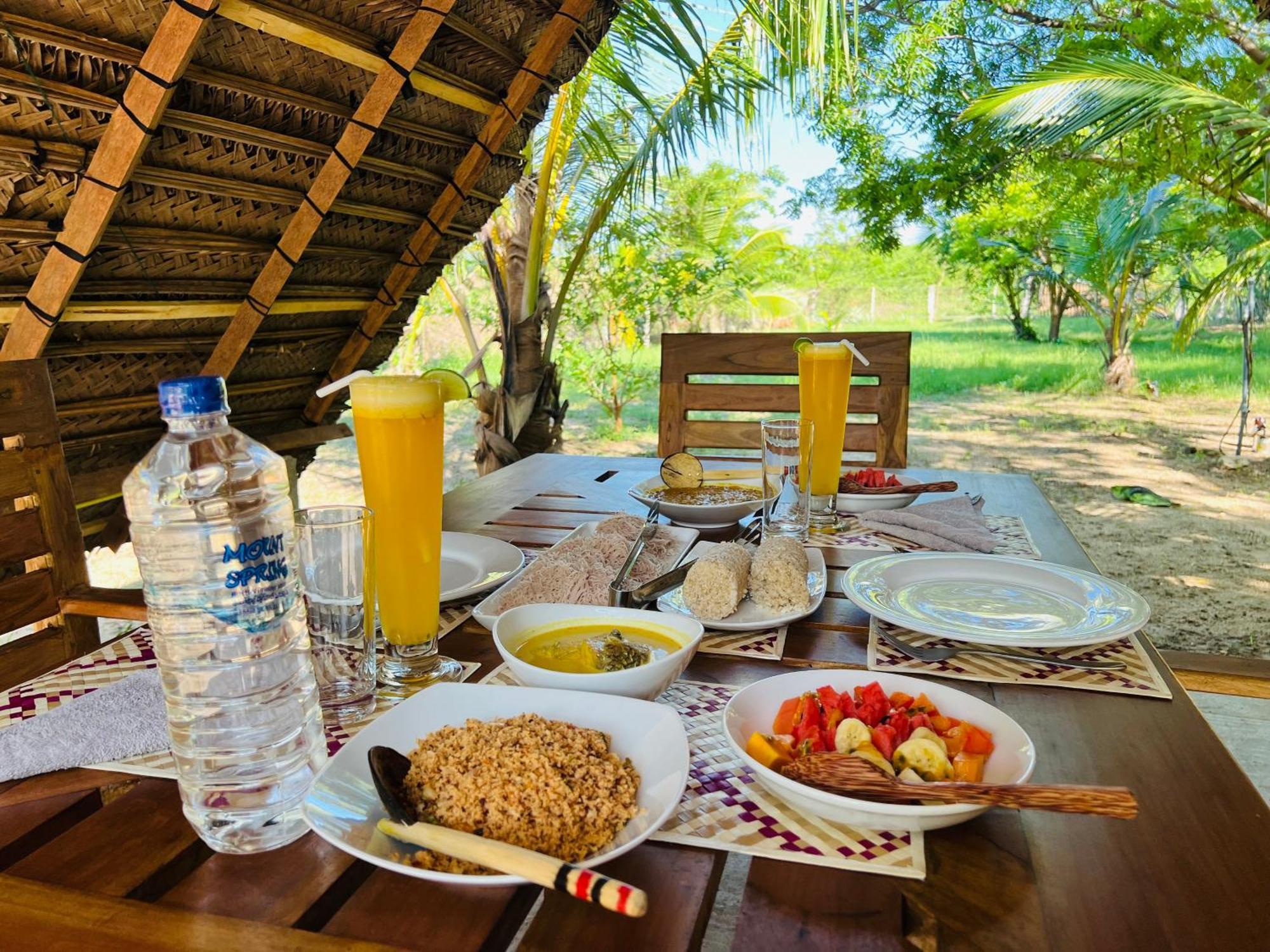 Kingfisher Beach Resort-Yala Кірінда Екстер'єр фото