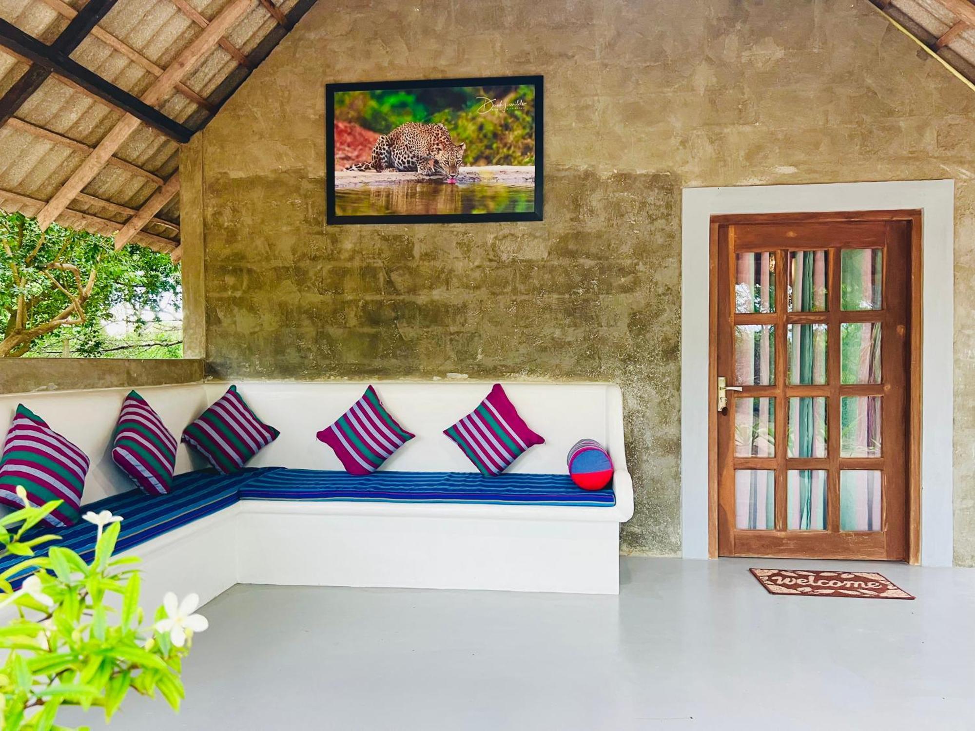 Kingfisher Beach Resort-Yala Кірінда Екстер'єр фото