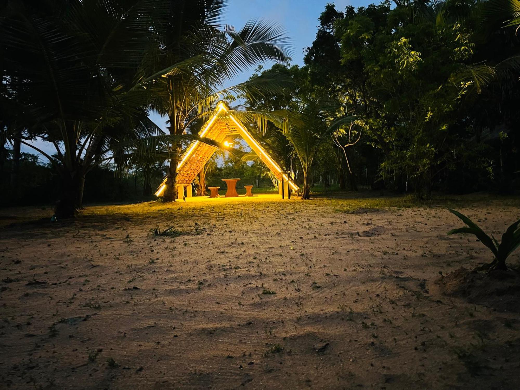 Kingfisher Beach Resort-Yala Кірінда Екстер'єр фото