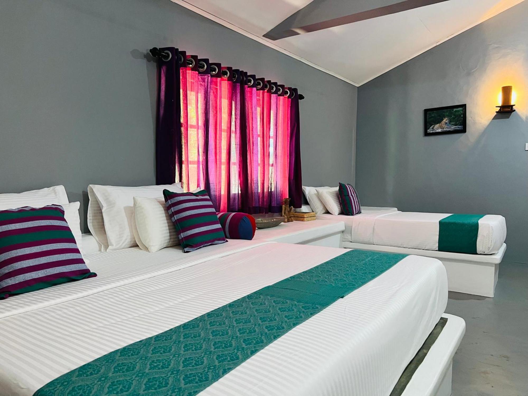 Kingfisher Beach Resort-Yala Кірінда Екстер'єр фото